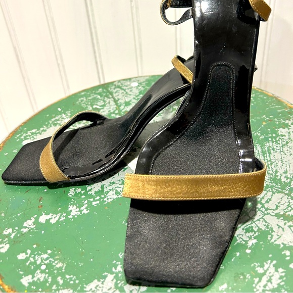 Sexy Strappy Square Toe BCBG Sandles - Picture 1 of 4